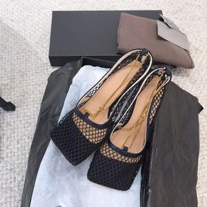 Hot Sale-Ohr, High Heels, ausgehöhlte Sandalen, quadratische Ledersohlen-Hausschuhe, Größe 35–39