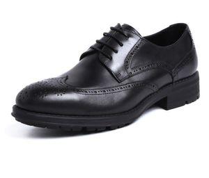 Fioletowy Brązowy Biały Mężczyźni Buty Work Wear Styl Round Toe Soft-Sole Cowhide Wedding Moda Oxfords Homme z pudełkiem