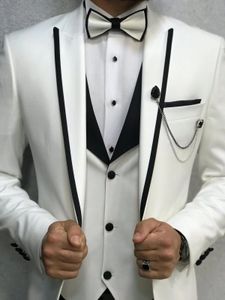 Biała Ivory Notched Lapel Wedding Tuxedo Męski garnitur Slim Fit Formalny pana młodego Prom Dinner Rozrywka Blazer 3 Sztuk (Kurtka + Kamizelka + Spodnie)