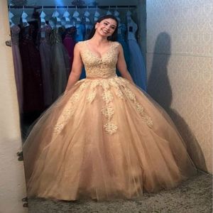 Zaręczyny Złoto Prom Dresses Suknia Balowa Aplikacje Koronkowa Długość podłogi Vintage Quinceanera Suknie Piękny Sheer Back Tulle Suknie Wieczorowe 2017