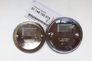 2pcs 로트 2 핀 블루 흰색 흰색 자동차 로고 크롬 전면 로고 82mm 73mm 후드 차고 시리즈 1 3 5 6 7 x230t