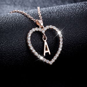 古典的なA ZINITIALの文字のネックレスダイヤモンド舗装ラブハートペンダントネックレスアルファベットラッキージュエリークリスマスプレゼントのための女性の熱い販売 y