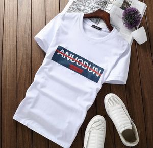 magliette firmate da uomo vestiti 2019 Estate Semplice Street wear Moda Uomo Maglietta in cotone Maglietta casual da uomo T-shirt bianca nera plus size 5XL