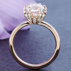 Nova moda anel de diamante coroa modelos femininos banhado a ouro rosa 14k conjunto de garras de flor anel de casamento de zircão