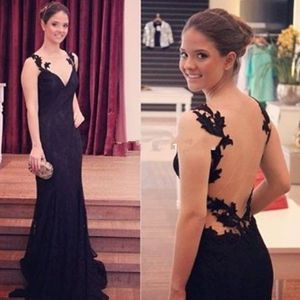 Sheer Neckline Black Applique Red Carpet Celebrity Dresses 2020 Pleated See Though Back Sheath Prom Elegant Formal Evening Gowns Cheap Long