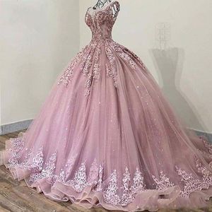 魅力的なふくらんだ王女Quinceanera Promのドレス2019安いボールガウンレース刺繍ビーズクリスタルスパゲッティコルセット背中甘い16ドレス