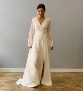 2020 Elegant Bohemian Långärmad Bröllopsklänning En Linje Chiffon Modest Enkel Sexig Deep V Neck High Slit Women Plus Storlek Bröllopklänningar