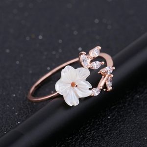 Zarte Zirkonkristallblattschale Blütensteine ​​Ring für Frauen Ladies Mädchen Roségold Finger Bague