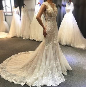 Luxury Beaded Mermaid Bröllopsklänningar V Neck-pärlor Backless Bling Bling Bridal Gowns Robe de Mariée