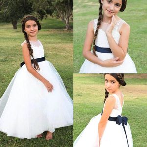 Suknia Balowa Biały Kwiat Girl Dress Bow Sash Koronki Tulle Długość podłogi Nowe Urocze Dziewczyny Korowód Sukienka Party Suknia Custom Size