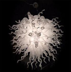 Fantazyjne średniej wielkości mlecznobiałe ręcznie dmuchane szklane lampy artystyczne mosiężne żyrandole Murano nowoczesne do wystroju biura hotelu