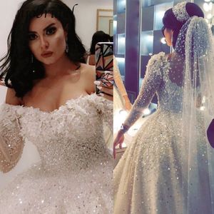 Robes De Mariée 2022 Robe De Bal De L'épaule Sheer À Manches Longues 3D Fleurs Cristal Perles Bling Dos Nu Tribunal Train Arabe De Luxe De Mariée