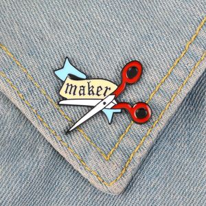 Pino de esmalte de tesoura Pins de desenho animado Banner Maker broche de crachá Pino de lapela Denim Bolsa de jeans Colar de camisa Jóias artesanais Presente para amigos