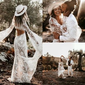 2020 Hollow Back Boho Wedding Dresses Square Neck Long Sleeves Full Appliqued Lace Elegant Bridal Gown Beach Sweep Train Robes De Mariée