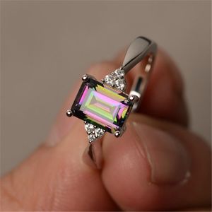 Partihandel-Kvinnors Silver Ring Princess Cut Mystic Rainbow Topaz Engagement Diamond Smycken Julfödelsedagsförslag Present