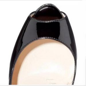 Venda quente-2020High saltos plataforma de sapato bombas nuas / pretas patente couro peep-toe mulheres vestido sandálias de casamento sapatos tamanho 34-45 l