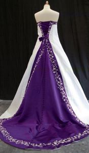 2022白と紫色の刺繍ウェディングガウンカントリー素朴なブライダルガウンユニークなサイズのウェディングドレススイープトレイン234H