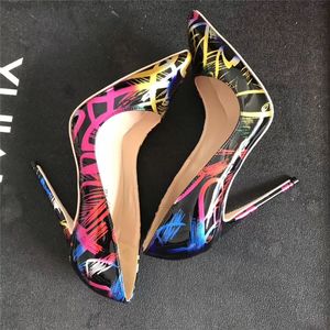 Dorywczo projektant Sexy Lady Moda Damskie Buty Graffiti Drukowane Patent Skórzane Spiczaste Toe Stiletto Stripper High Heels Zapatos Mujer Prom Wieczór Pompy Duży Rozmiar 44