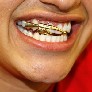 Hip Hop 18k Gold Single Teeth Grillz Braces Punk Crown Cross Gun Dental Mouth Vampire Fang Grills Tooth Cap Cosplay Costume Party Rapper Body Jewelry Gifts Wholesale