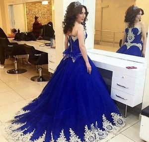 Saudiarabisk Royal Blue Aftonklänningar Söt hjärta Sweep Train Guld Appliques Prom Party Gowns för Sweet 15 Vestidos de Quinceañera