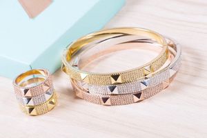 Set di gioielli di marca classici Europa America Lady Ottone con diamanti pieni Quattro rivetti Lettera H Bracciali di fidanzamento in oro 18 carati Anello 3 colori