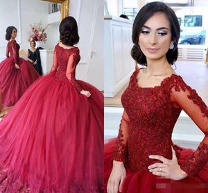 2020 Burgundy Ball Gown Quinceanera Klänningar Lace Applique Beaded Long Sleeves Illusion Tulle Scoop Neck Scalloped Sweet 16 Prom Wear