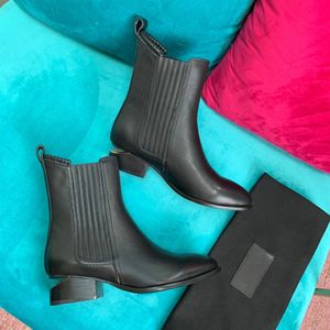 ホットセール - 新しいデザイナーアンクルブーツのための女性のための黒い子革の革冬の尖ったつま先セクシーな靴レザーアウトソールミッドヒールブーツマーティンブーツDHL