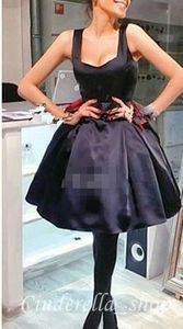 Pouco cetim curto preto vestidos de baile pescoço quadrado uma linha sem mangas grande arco sexy volta das mulheres cauda festa vestido baile feito sob encomenda