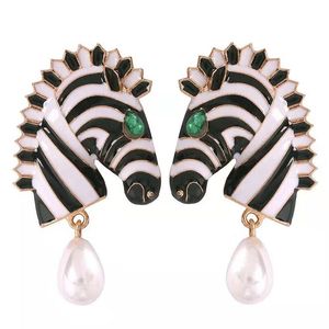 Wholesa pearl gem dangle earrings for women luxury designer colorful horse pearls dangling earrings vintage animal pendant stud jewelry gift