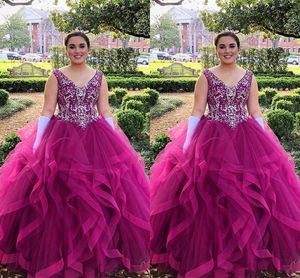 Ärmelloses fuchsia top applikes kugelkleid tiefe v-heck Quinceanera Kleid mit geschwollenen Rüschen Perlen süße 15 Kleider anpassen