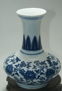 Fin gammal Kina Blå och Vit handmålade vaser porslin