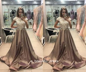 Linia Klejnot Dekolt Krótki Rękaw Prom Dresses Z Zroszony Koronką Gormy Suknie Wieczorowe Kobiety Koktajl Party Dress Formalna suknia ED1323