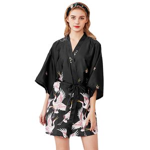 Silk Robes Kvinnor Sleepwear V-Neck Sommarklänning Robe Half Sleeve Kvinnors Pyjamas Sexiga Bathrobe Dressing Gowns Night Bathrobes