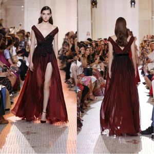 Elie Saab 2019 Burgundy PromのドレスVネックノースリーブ3Dアップリケスプリットフォーマルイブニングドレス背中立たる滑走路受付パーティードレス安い