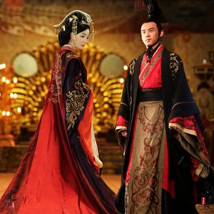 Asiatisk kejsare drottning kungliga palats bröllopsklänning robe klänning kinesiska gamla bröllop Hanfu lång kostym svart röd brud brudgum outfit