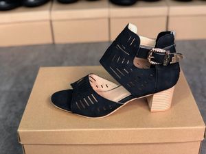 2021 Luksusowe wysokie obcasy Sanny Sandals zamszowe Mid-Heel Projektant Sexy Z Kryształ Metal Klamra Summer Beach Buty Ślubne Rozmiar 35-43 No38