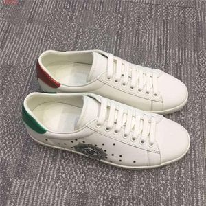 Vendita calda: le ultime scarpe sportive da uomo, pelle opaca con scarpe da uomo con stelle colorate, scarpe sportive da trekking da jogging da viaggio all'aperto