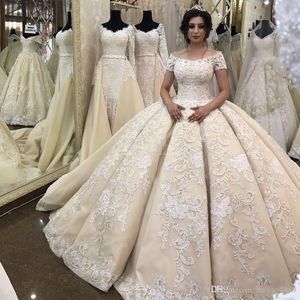 Neue luxuriöse Dubai Ballkleid-Brautkleider, schulterfrei, Spitzenapplikationen, rückenfrei, kurze Ärmel, drapiert, Sweep-Zug, formelle Brautkleider