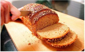 Gezahntes Brotschneidemesser aus Edelstahl, ultrascharfer Brot- und Kuchenschneider, 33 cm, bestes Küchenmesser 000
