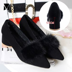 Veri capelli di visone scarpe a punta scarpe eleganti da donna inverno peluche tacchi tondi pompe di alta qualità da donna in pelliccia con tacco alto sapato feminino