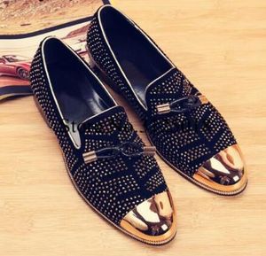 Czarne zamszowe Mężczyźni Party Wentylacja Ślubna Casual Studded Buty Sapato Masculino Metal Toe Męskie Płaskie Mokasyny Palenie Buty