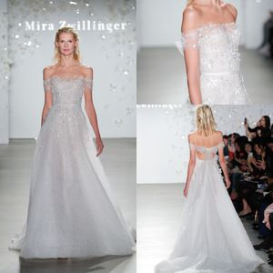 Modern Mira Zwillinger A Linha do casamento Vestidos Off Shoulder manga curta Contas de Cristal do vestido de casamento de trem da varredura robe de mariée