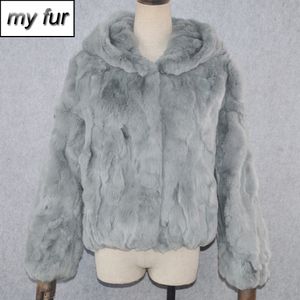 冬のカジュアルな女性のフード付きの本物の毛皮のコート本物の毛皮のジャケット本物の短編小型フードオーバーコート