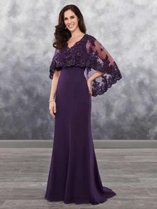 Elegante abito per la madre della sposa viola scuro in chiffon con applicazioni di bolero con paillettes brillanti in pizzo e abito da sposa in chiffon