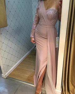 Arabic One Shoulder Satin Sheath Evening Dresses Long Sleeve Lace Applique Beaded Split Sweep Train Formal Dress Party Prom Dresses Vestido