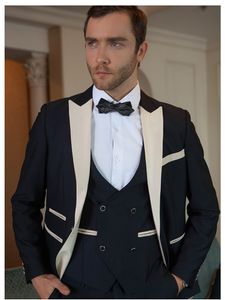 Navy Blue Groom Tuxedos Champagne Peak Lapel Groomsman Bröllop 3 Piece Suit Populära Män Business Jacket Blazer (Jacka + Byxor + Tie + Vest) 2659