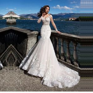2020 Mermaid Appliques Bröllopsklänningar med långa ärmar Beach Bridal Gown Princess Lace med Sweep Train Robe Mariage