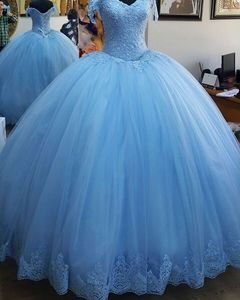 Ljusblå prom klänningar boll klänning av axeln spets pärlstav tulle lace-up vestidos de quinceanera söta 16 klänning parti page klänningar