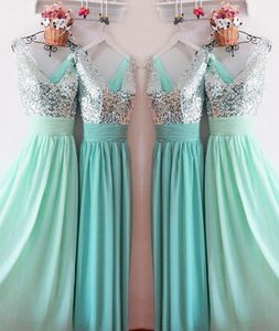 Mint Green Długie Druhna Suknie Srebrne cekiny V-Neck Długość podłogi Sparkly Maid of Honor Dress Suknie ślubne Tanie