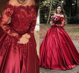 Seksowne Burgundy Dark Red Quinceanera Suknie Off Koronki Ramię Kwiaty Zroszony Długie Rękawy Sweet 16 Plus Size Party Dress Prom Suknie Wieczorowe